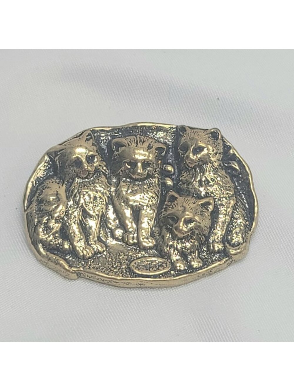 Vtg Brass-Tone Kittens Waiting For Supper Brooch Pin Repousse 4 Cats 1.5"×1.25"